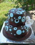 C 65.
Poschodová torta so stuhou.
Približne 30 rezová
Cena : 80.00 €