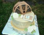 A 13.
Torta LV kabelka a parfum Chanel
Cena 60.00 €
20 rezová torta, priemer 20 cm